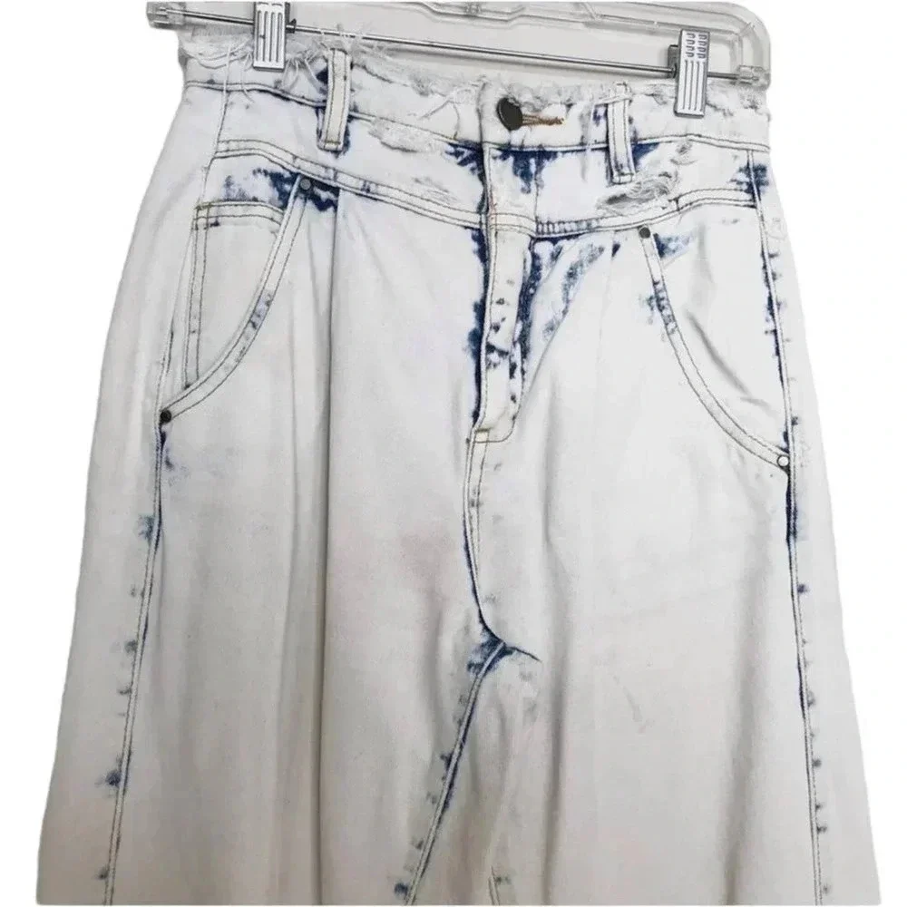 Blank NYC Women's Size 26 Acid Wash Straight Jeans